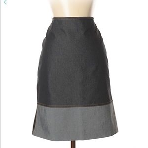 bebe , casual skirt, Size 6, Gray, knee length.